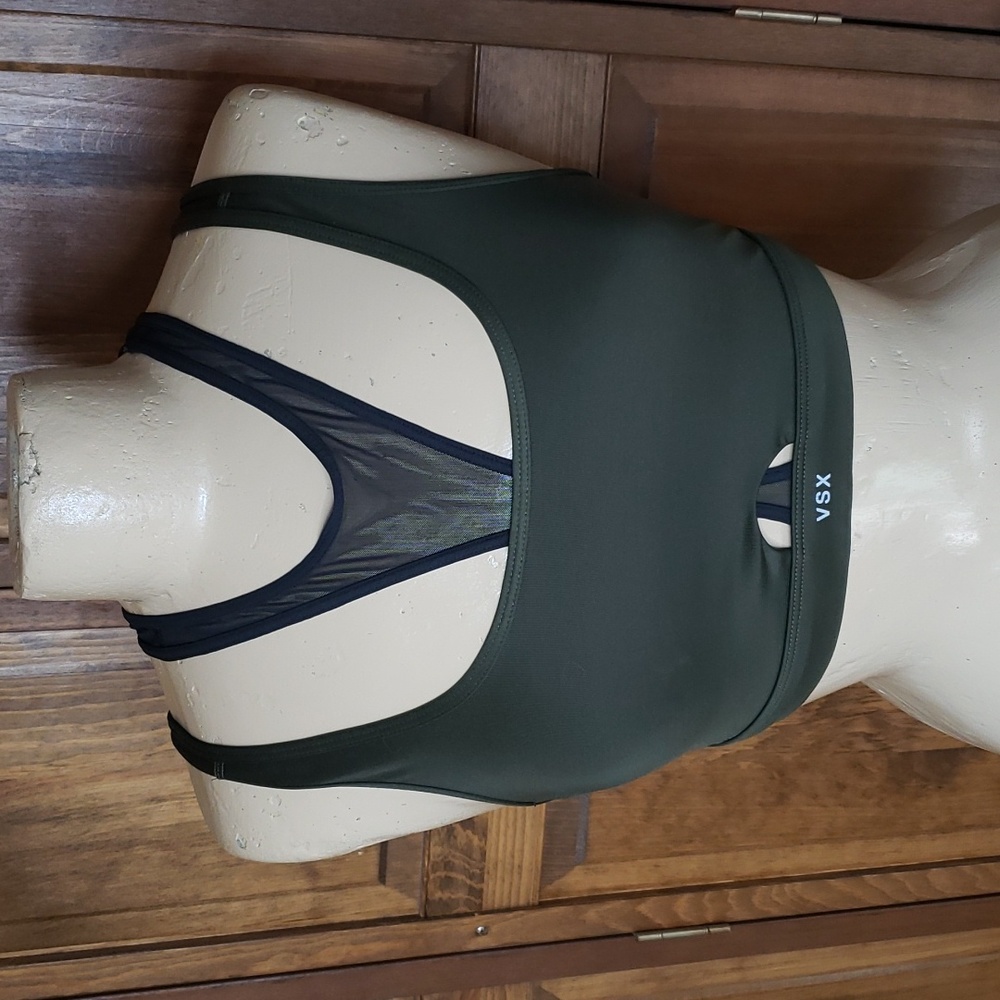 Victoria's Secret NWOT VSX Sports Bra Sz M